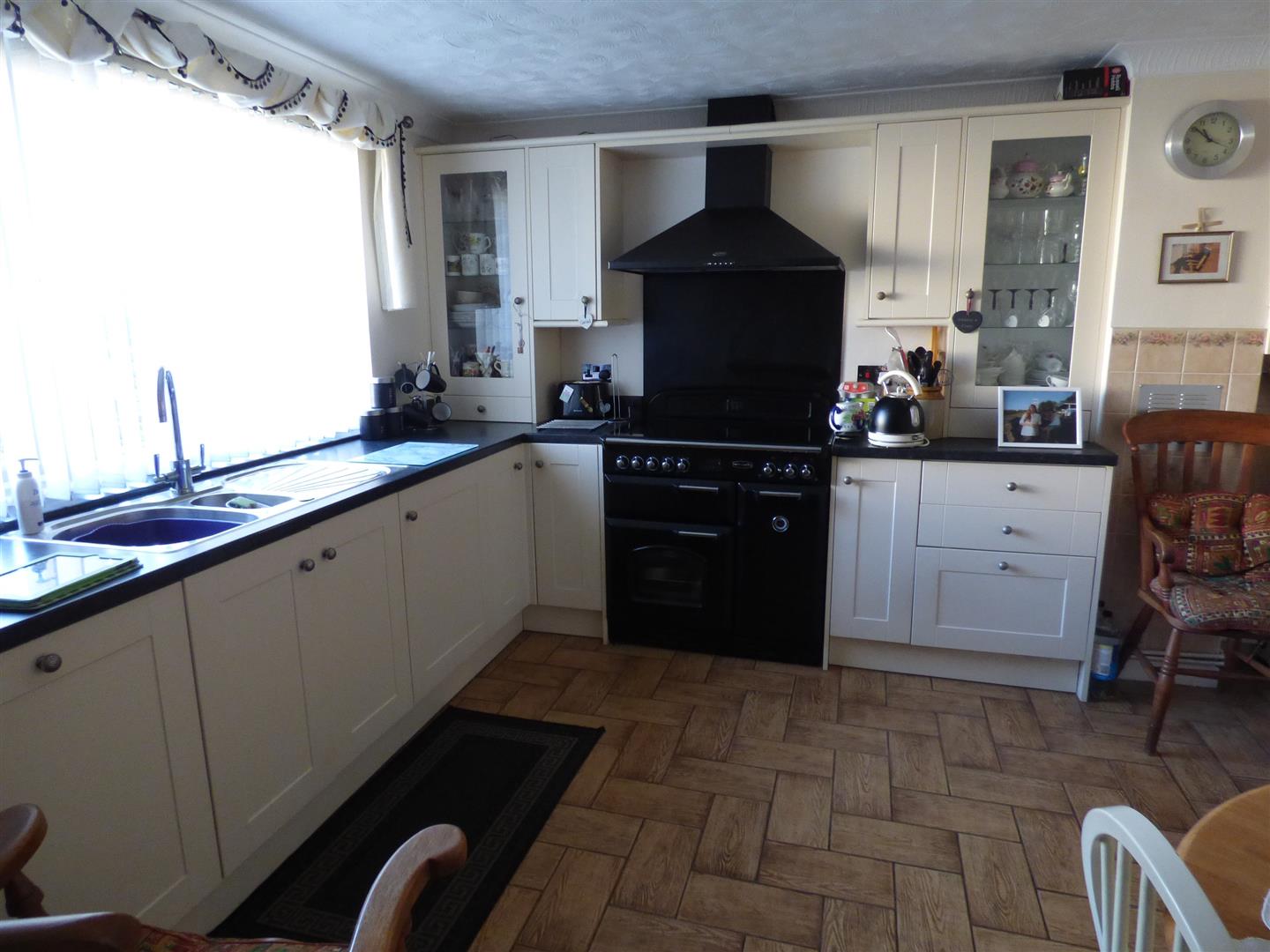 KITCHEN/BREAKFAST ROOM
